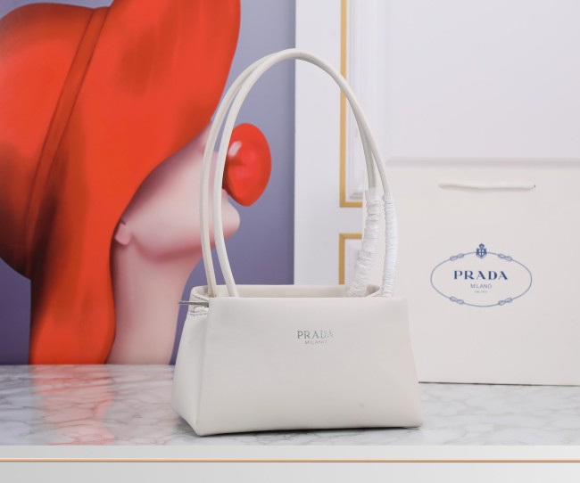 入手困難品!プラダ レディース ハンドバック 偽物 1BA368