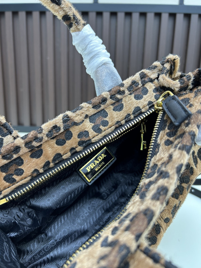 絶対欲しい！プラダ レディース ハンドバック スーパーコピー 2583