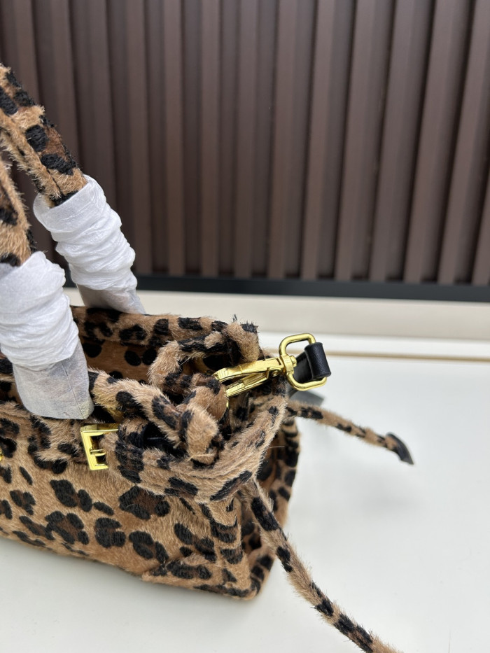 絶対欲しい！プラダ レディース ハンドバック スーパーコピー 2583
