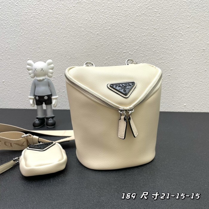 累積売上総額第１位！プラダ レディース 携帯 電話 バッグ スーパーコピー 1BH189