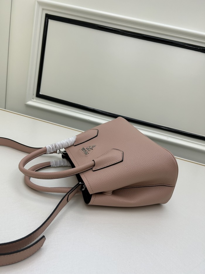 絶対欲しい！プラダ レディース ハンドバック 偽物 1BH442