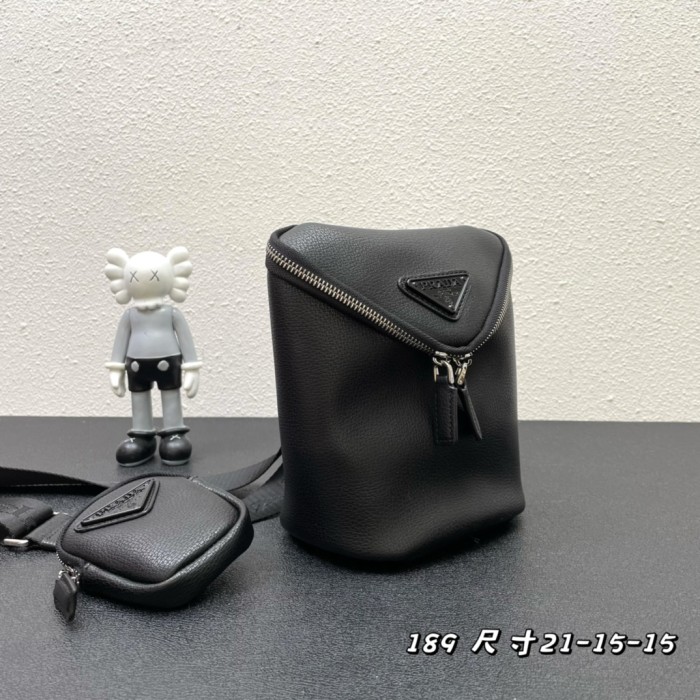激安価格！プラダ レディース 携帯 電話 バッグ 偽物 1BH189