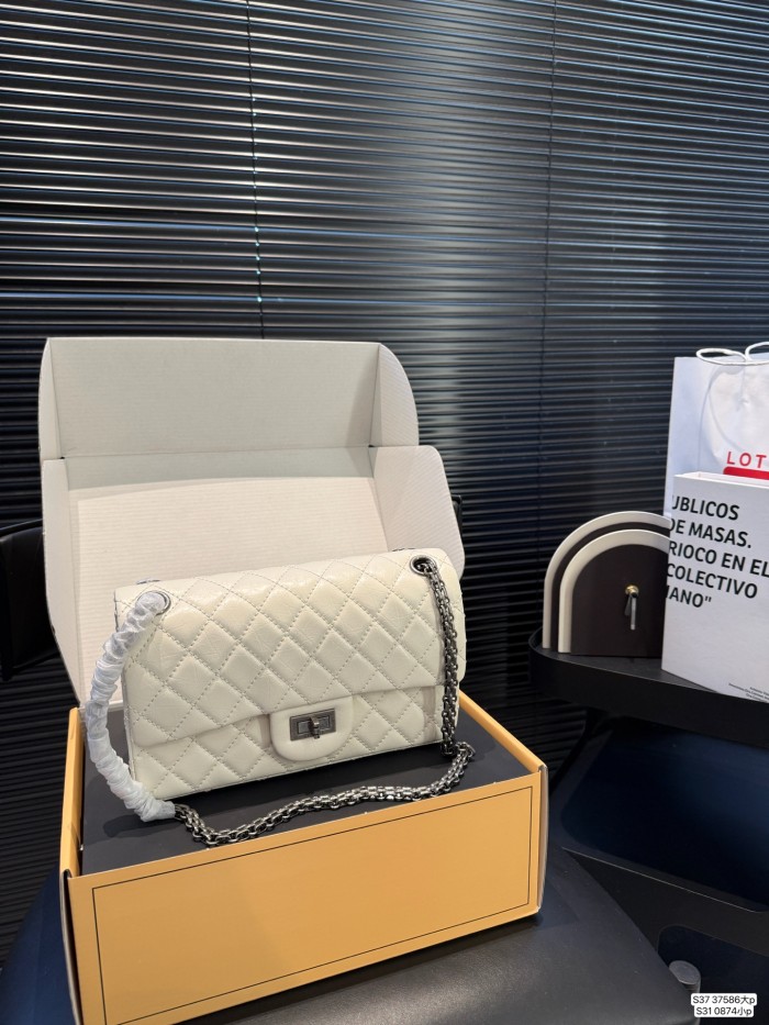 日本未入荷 シャネル レディース ショルダーバッグ コピー 37586