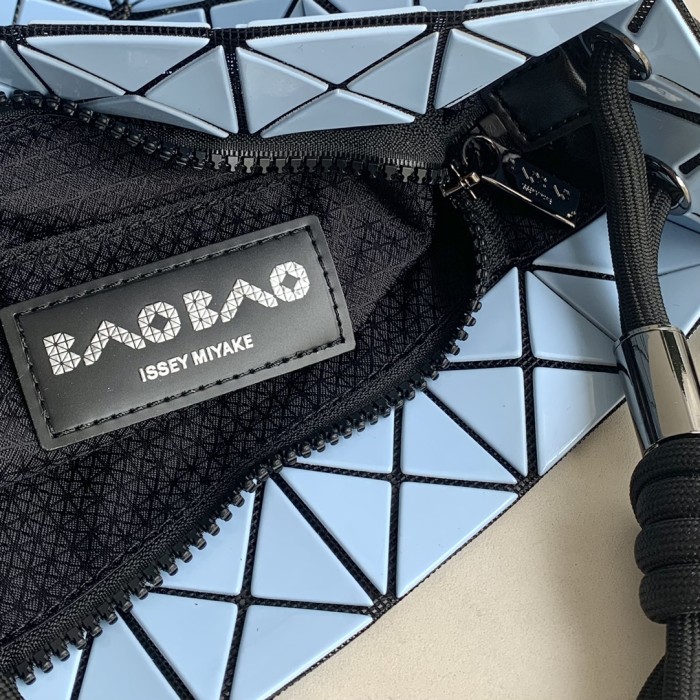 超限定♪ イッセイミヤケ レディース ショルダーバッグ コピー BB35