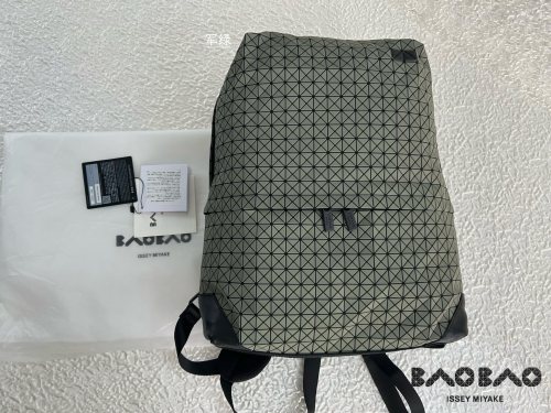 入手困難！イッセイミヤケ レディース バックパック 偽物