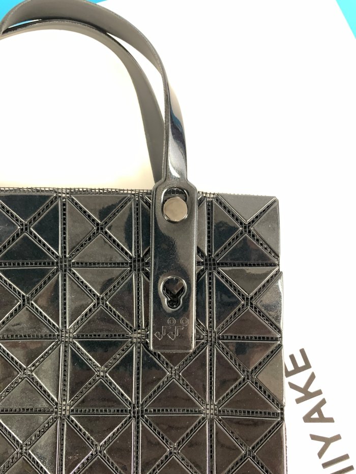 完売必至 ★ イッセイミヤケ レディース トートバッグ 偽物