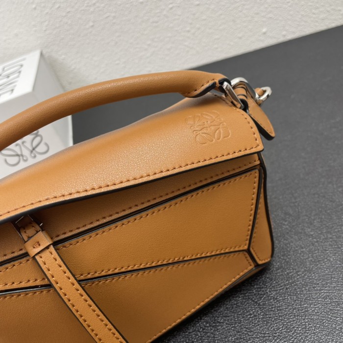 定番人気！ロエベ レディース ショルダーバッグ 偽物 0150