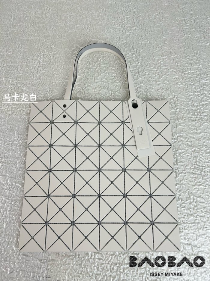 超希少！イッセイミヤケ レディース トートバッグ 偽物