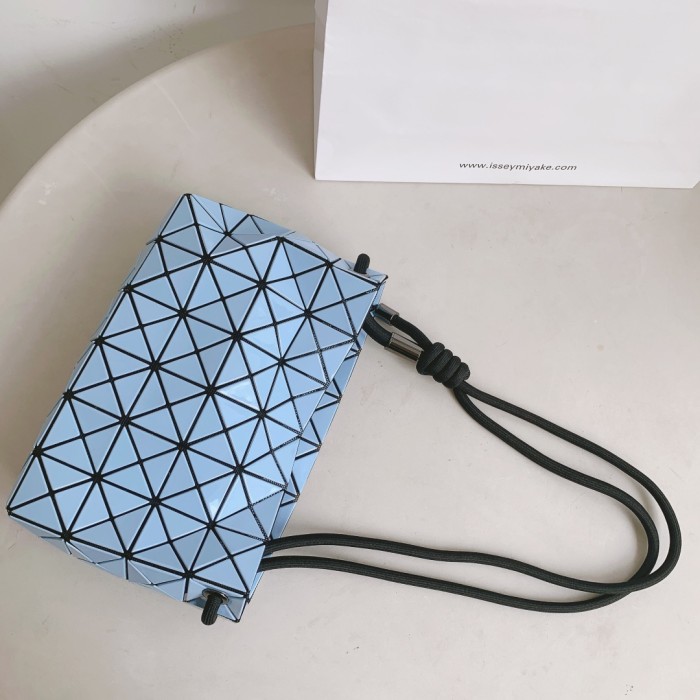 超限定♪ イッセイミヤケ レディース ショルダーバッグ コピー BB35
