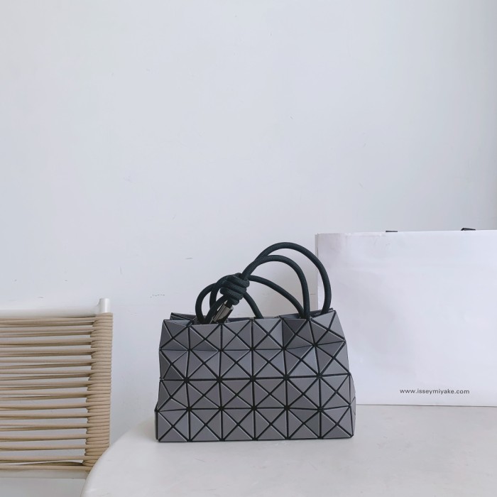 【即発】★ イッセイミヤケ レディース ショルダーバッグ スーパーコピー BB35
