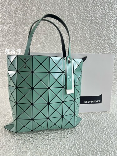 注目度抜群！イッセイミヤケ レディース トートバッグ スーパーコピー