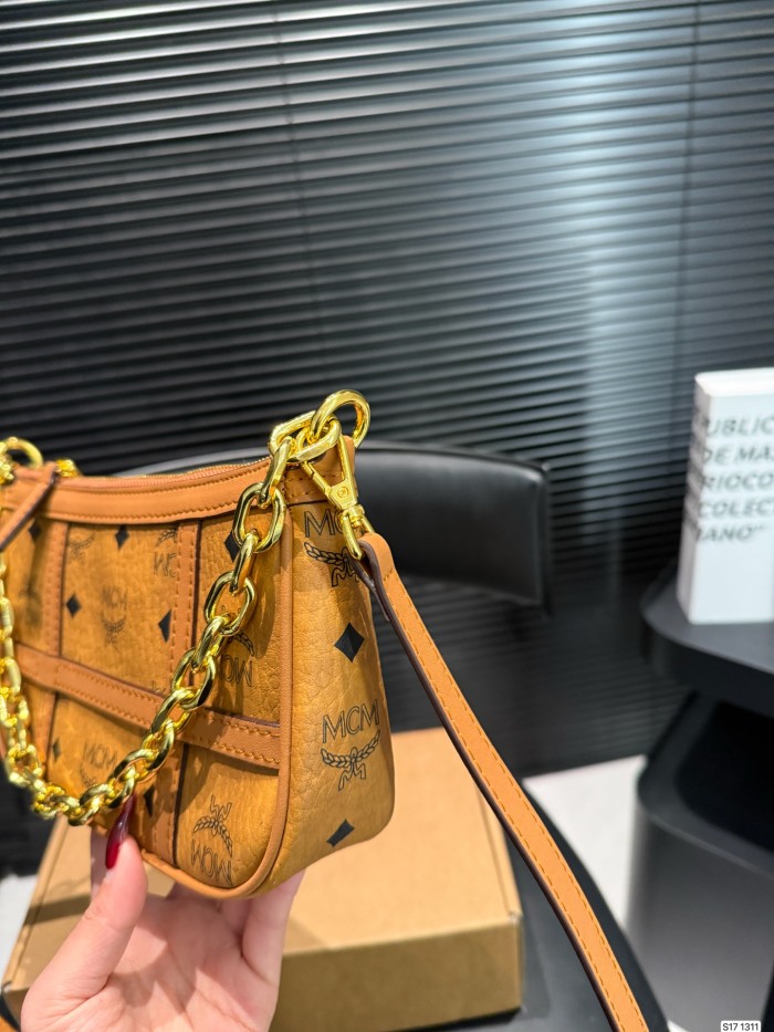 送料込 エムシーエム レディース ショルダーバッグ スーパーコピー 1311