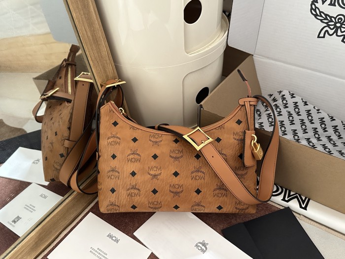 【大特価】エムシーエム レディース ショルダーバッグ 偽物 6721