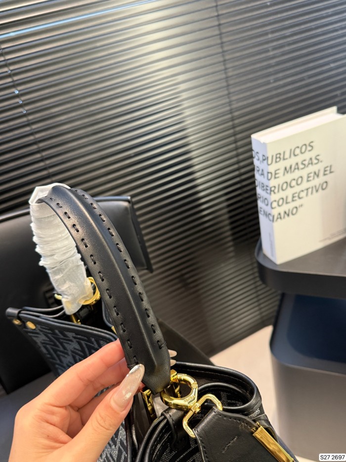 すぐ届く フェンディ レディース ハンドバック 偽物