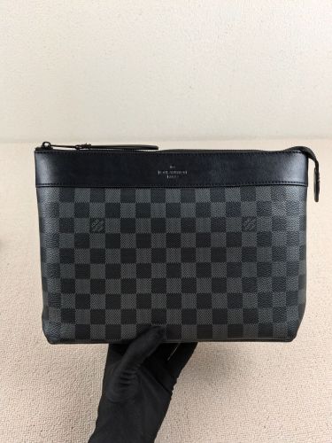 注目度抜群！ルイヴィトン クラッチバッグ コピー