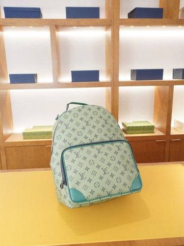 新色登場☆ ルイヴィトン バックパック スーパーコピー