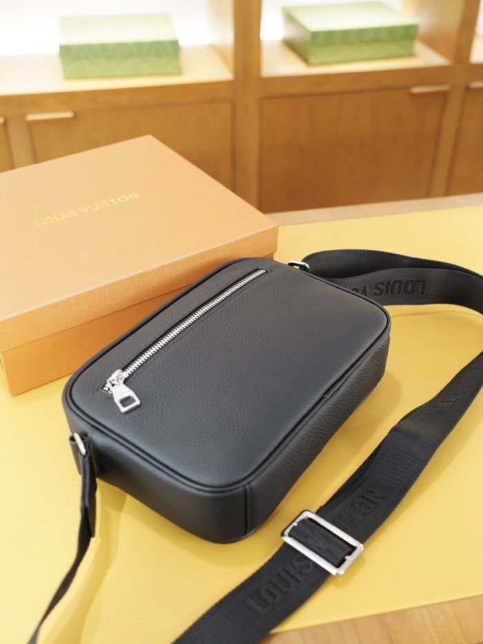 【限定カラー】ルイヴィトン ショルダーバッグ 偽物