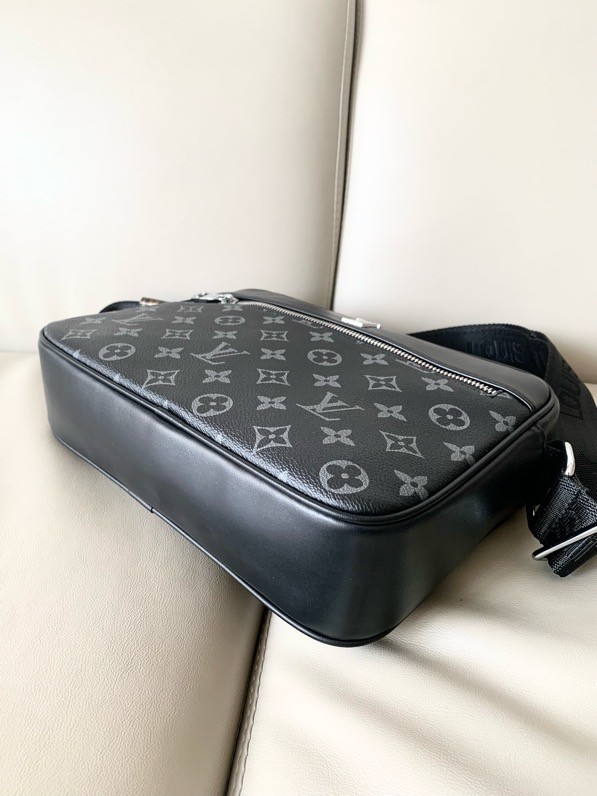 日本未入荷 ルイヴィトン ショルダーバッグ 偽物