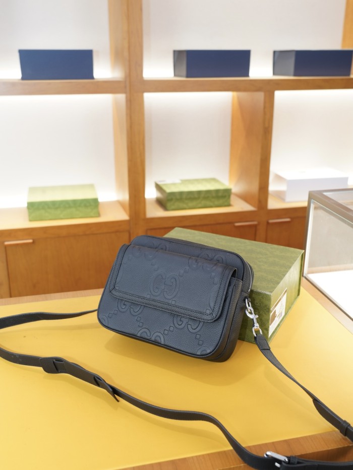 目を惹くカラー グッチ ショルダーバッグ 偽物