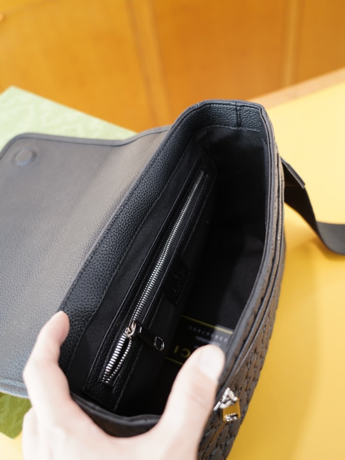 入手困難品！グッチ ショルダーバッグ 偽物