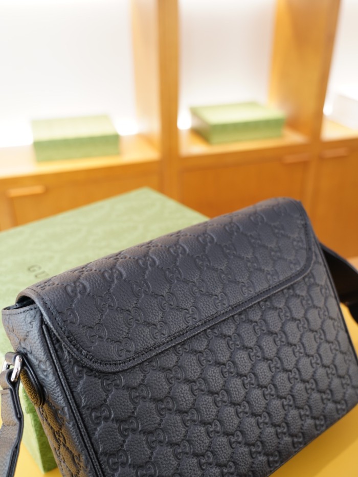 入手困難品！グッチ ショルダーバッグ 偽物
