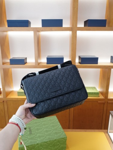 入手困難品！グッチ ショルダーバッグ 偽物