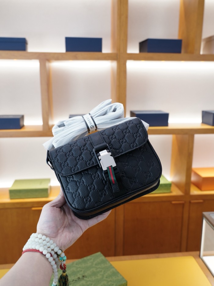 新色登場☆ グッチ ショルダーバッグ スーパーコピー