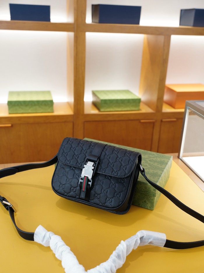 新色登場☆ グッチ ショルダーバッグ スーパーコピー
