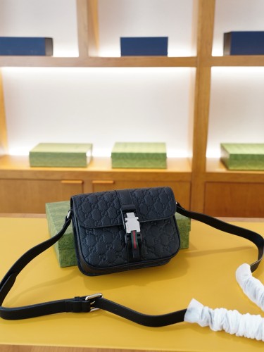 新色登場☆ グッチ ショルダーバッグ スーパーコピー