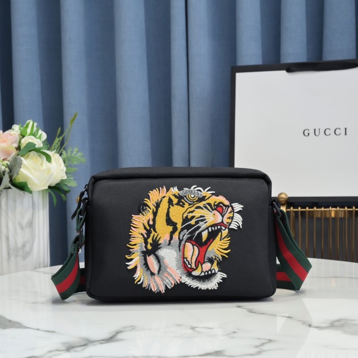 日本未入荷 グッチ ショルダーバッグ 偽物