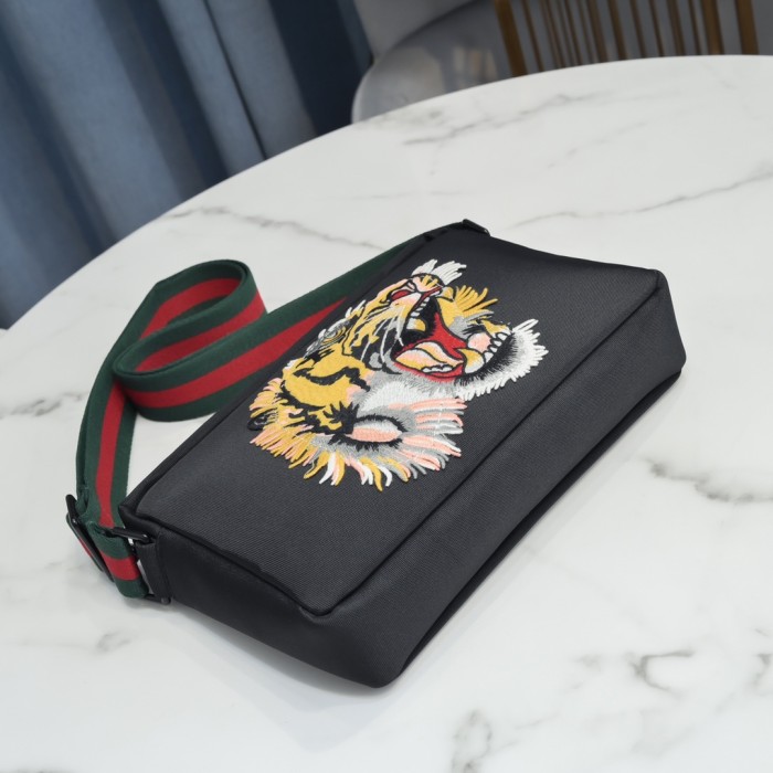 日本未入荷 グッチ ショルダーバッグ 偽物