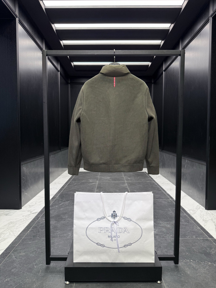 注目度抜群！2027 プラダ 新作 ダウンジャケット コピー