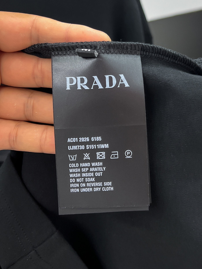 日本未入荷 2027 プラダ 新作 長袖Tシャツ 偽物