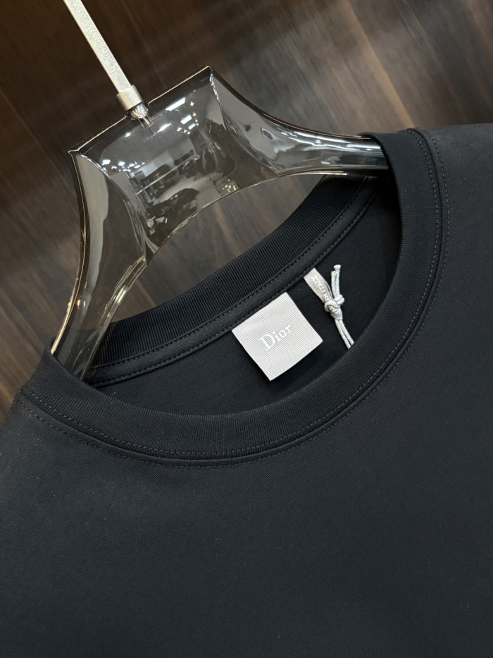 定番人気！2027 ディオール 新作 長袖Tシャツ 偽物