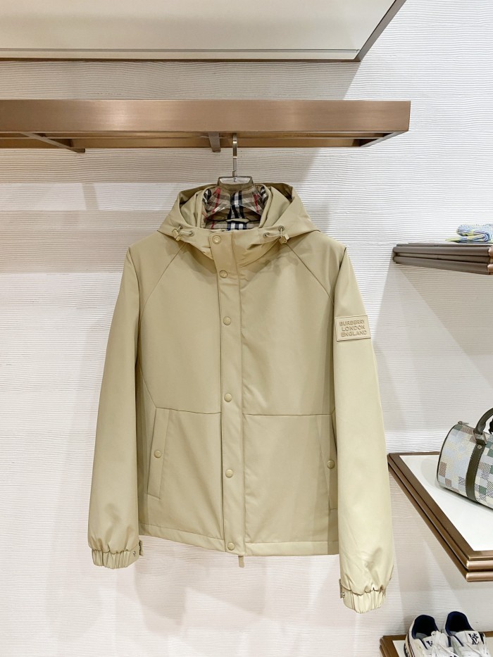 ☆超人気☆ 2027 バーバリー 新作 ダウンジャケット 偽物