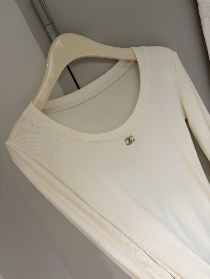 《人気★》2027 シャネル 新作 長袖Tシャツ 偽物