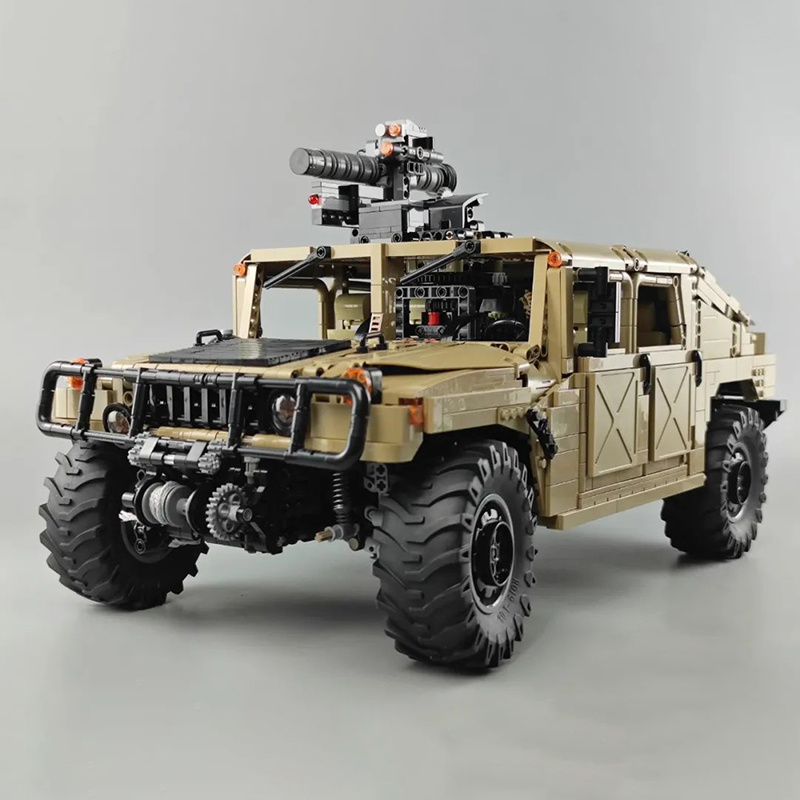 CaDA 61036 Hummer H1 military off-road vehicle 1:8