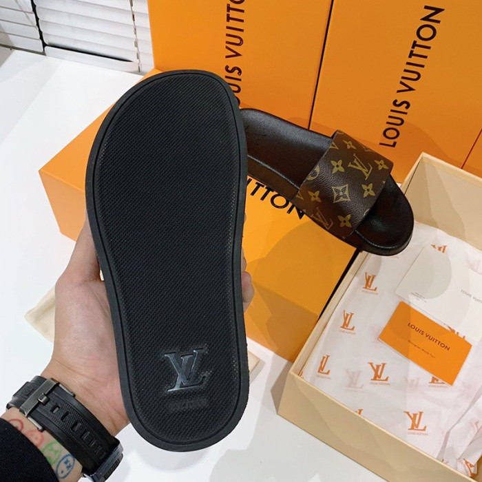 Louis Vuitton Men Shoes Slippers Sandals Flip Flop Luxury Brand WATERFRONT MULE 1A3PSD