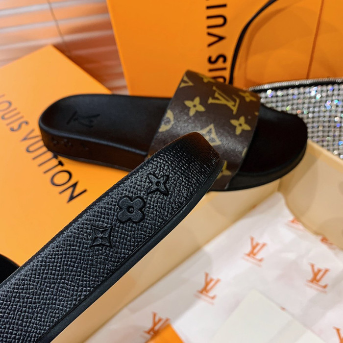 Louis Vuitton Men Shoes Slippers Sandals Flip Flop Luxury Brand WATERFRONT MULE 1A3PSD