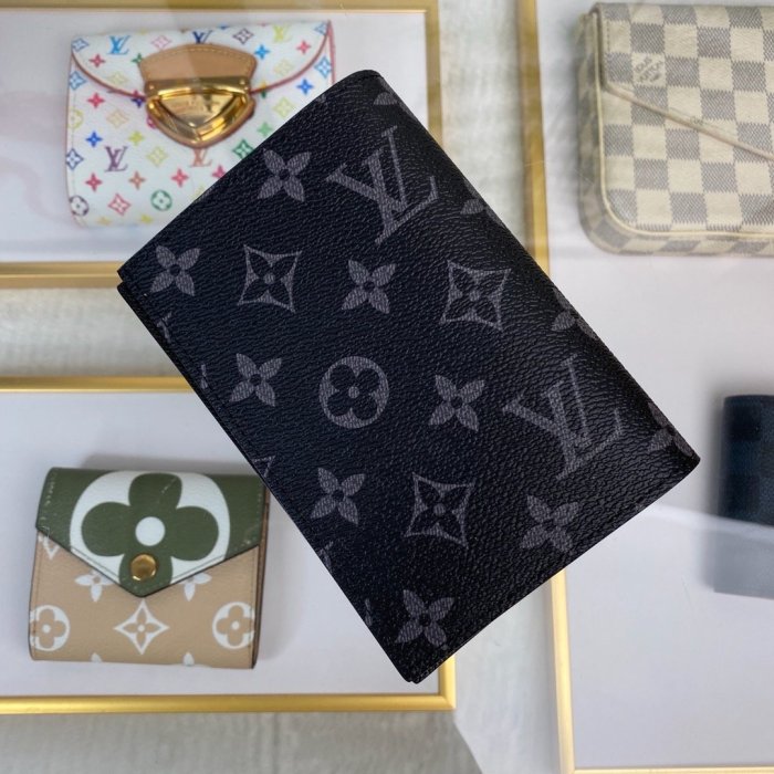 Louis Vuitton Mens Womens Clutch Wallet Purse Luxury Fashion PASSPORT COVER Monogram Eclipse M64501