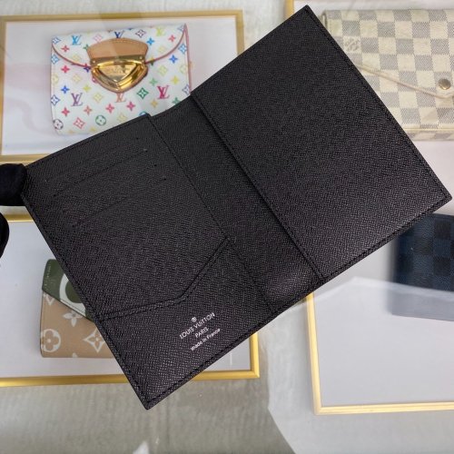 Louis Vuitton Mens Womens Clutch Wallet Purse Luxury Fashion PASSPORT COVER Monogram Eclipse M64501