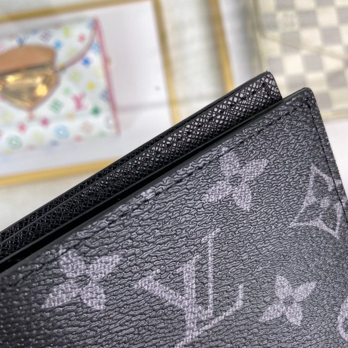 Louis Vuitton Mens Womens Clutch Wallet Purse Luxury Fashion PASSPORT COVER Monogram Eclipse M64501