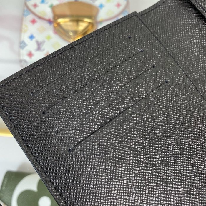 Louis Vuitton Mens Womens Clutch Wallet Purse Luxury Fashion PASSPORT COVER Monogram Eclipse M64501