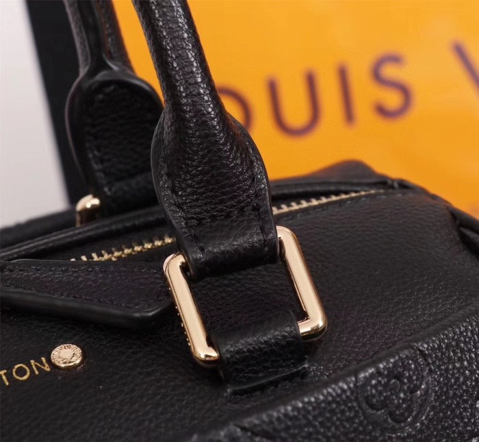 Louis Vuitton Womens Bag Crossbody Bag
