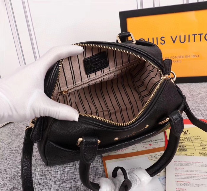 Louis Vuitton Womens Bag Crossbody Bag