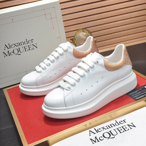 Alexander McQueen Womens Mens Shoes Fashion Sneakers Unisex Design Luxury Brand Oversized Sneaker with Box