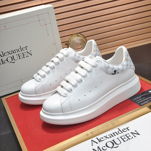 Alexander McQueen Womens Mens Shoes Fashion Sneakers Unisex Design Luxury Brand Oversized Sneaker with Box
