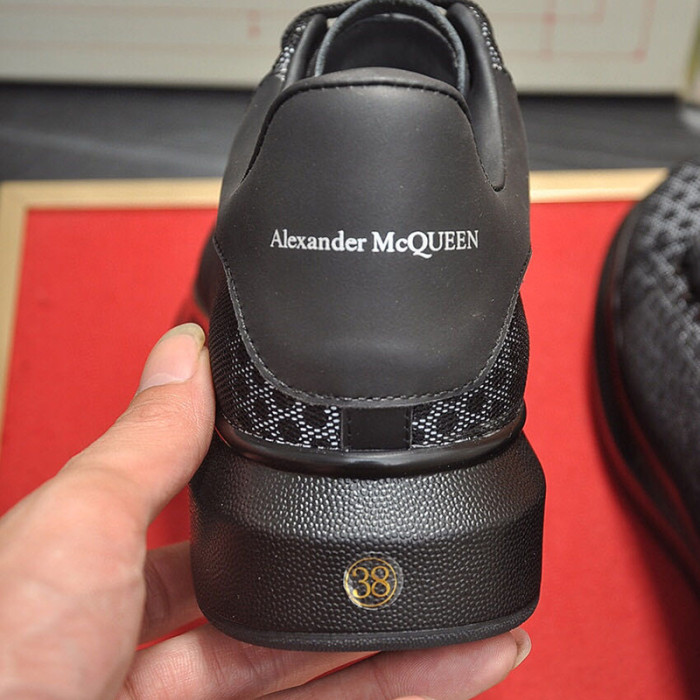 Alexander McQueen Womens Mens Shoes Fashion Sneakers Unisex Design Luxury Brand Oversized Sneaker with Box