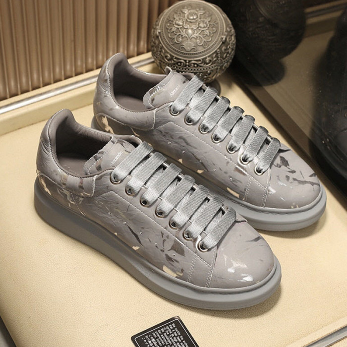 Alexander McQueen Womens Mens Shoes Fashion Sneakers Unisex Design Luxury Brand Oversized Sneaker with Box