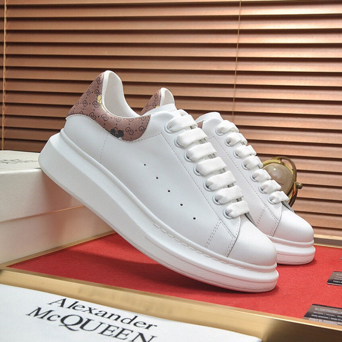 Alexander McQueen Womens Mens Shoes Fashion Sneakers Unisex Design Luxury Brand Oversized Sneaker with Box